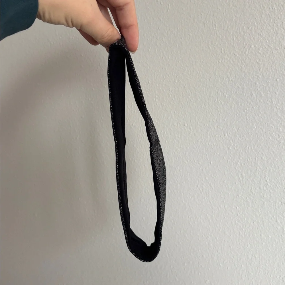 NWOT Lululemon Fly Away Tamer Headband II Luxtreme Luminosity Foil Print Black